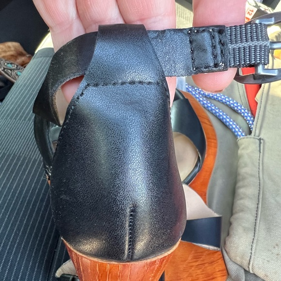 Lucky Brand Lyndell Black Leather Wedges SIZE 8 - Picture 12 of 12